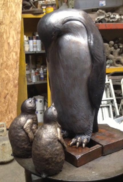 Emperor Penguin with Chicks bronze statue 1