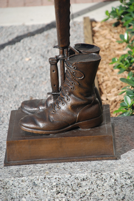 Viet Nam Battle Cross Fallen Soldier statue 6